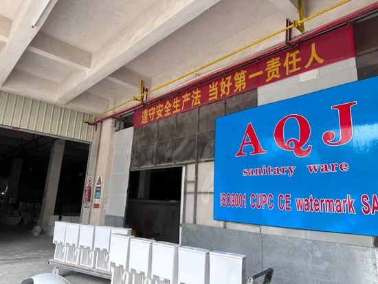 Disipador de calor de aluminio de mecanizado CNC de alta precisión anodizado plateado con forma cuadrada OEM de diseño del cliente